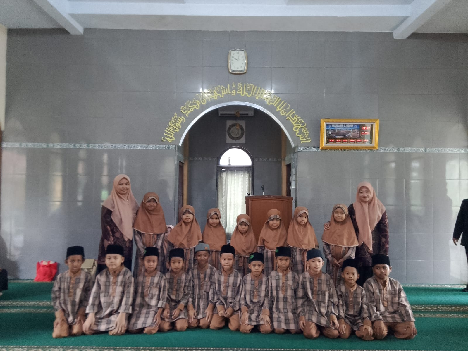 Pembagian Rapot Semester Ganjil Tahun Ajaran 2025-2026 MI Plus Al Hidayah - foto 1